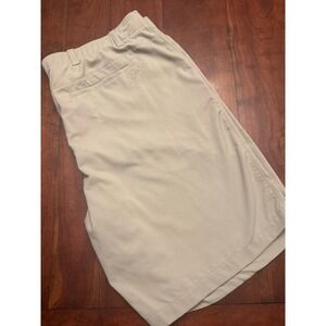 EUC Under Armour tan lightweight stretchy quick-dry golf/hiking shorts - mens 42